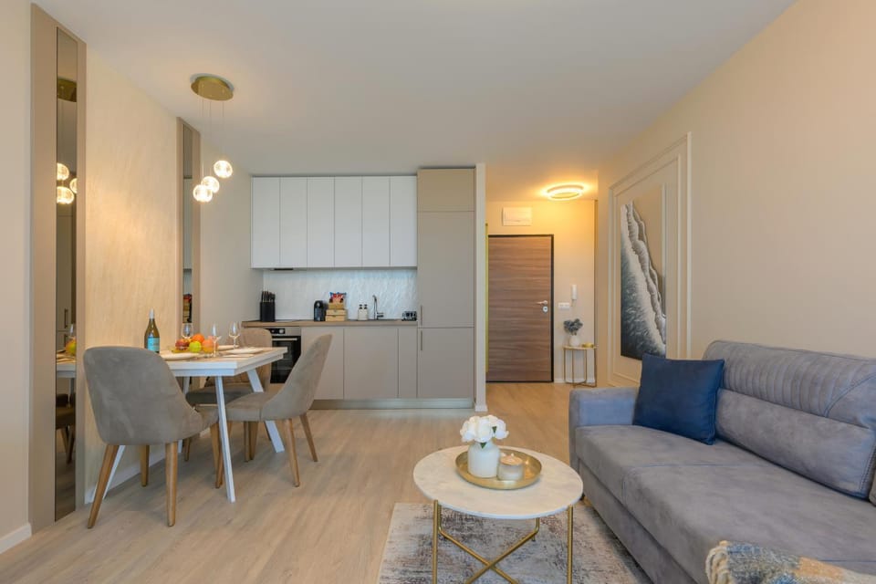 Kitchen or kitchenette, Living room, Seating area, Dining area, pet friendly