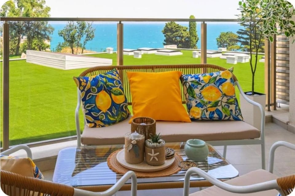 Patio, Day, Natural landscape, Garden, View (from property/room), Balcony/Terrace, Living room, Seating area, Beach, Garden view, Pool view, Sea view, Swimming pool, sunbed