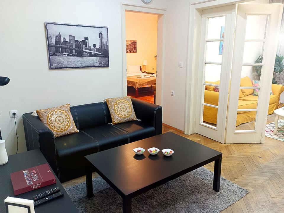 Living room, Photo of the whole room