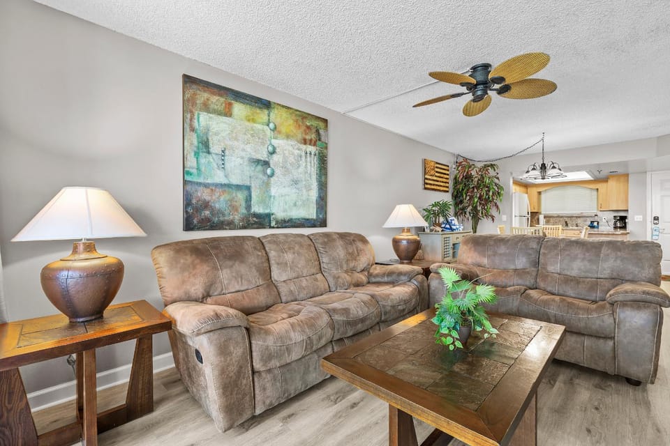Kitchen or kitchenette, Living room, Seating area