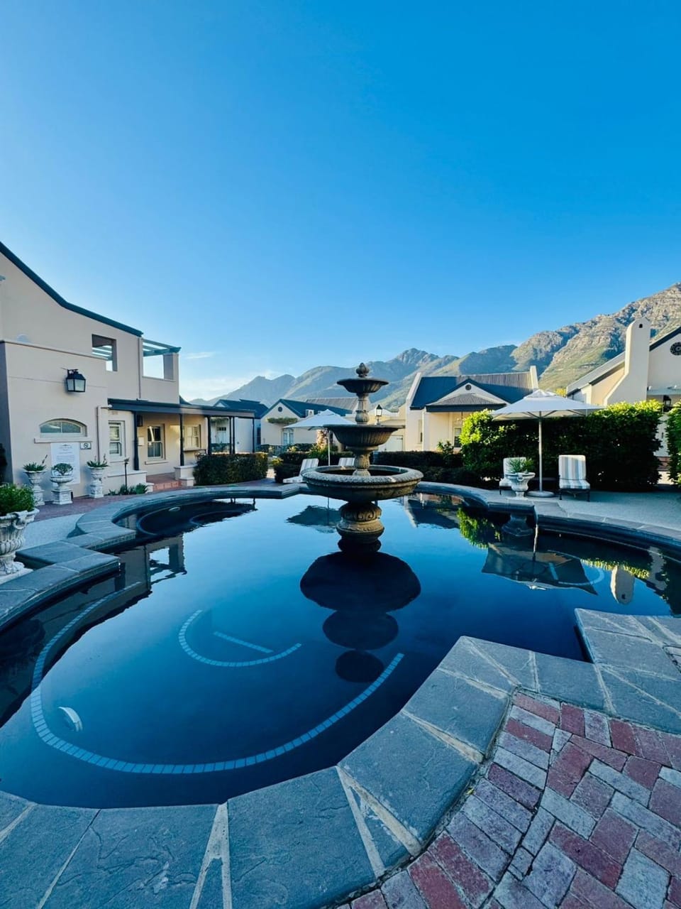 Property building, Nearby landmark, Day, Natural landscape, Mountain view, Pool view, Swimming pool, sunbed