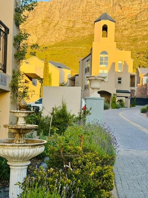 Property building, Spring, Day, Natural landscape, Garden, Garden view, Mountain view