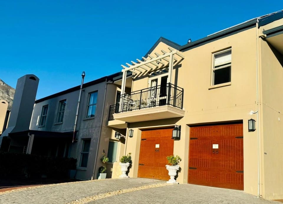 Property building, Spring, Day, Parking