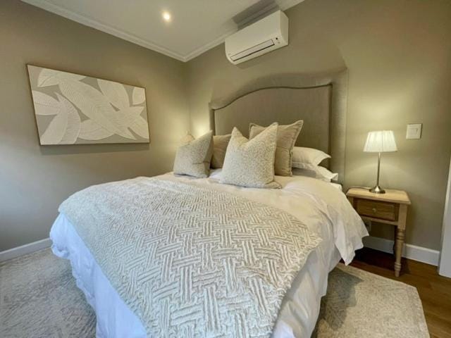 Bed, Photo of the whole room, Bedroom, air conditioner