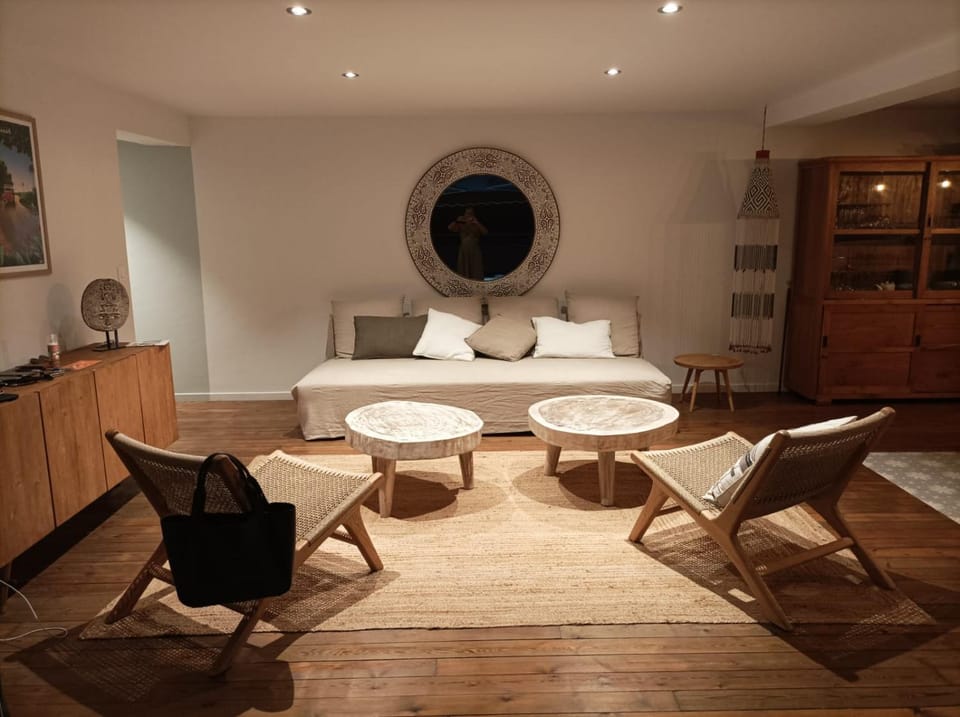 Living room, Seating area