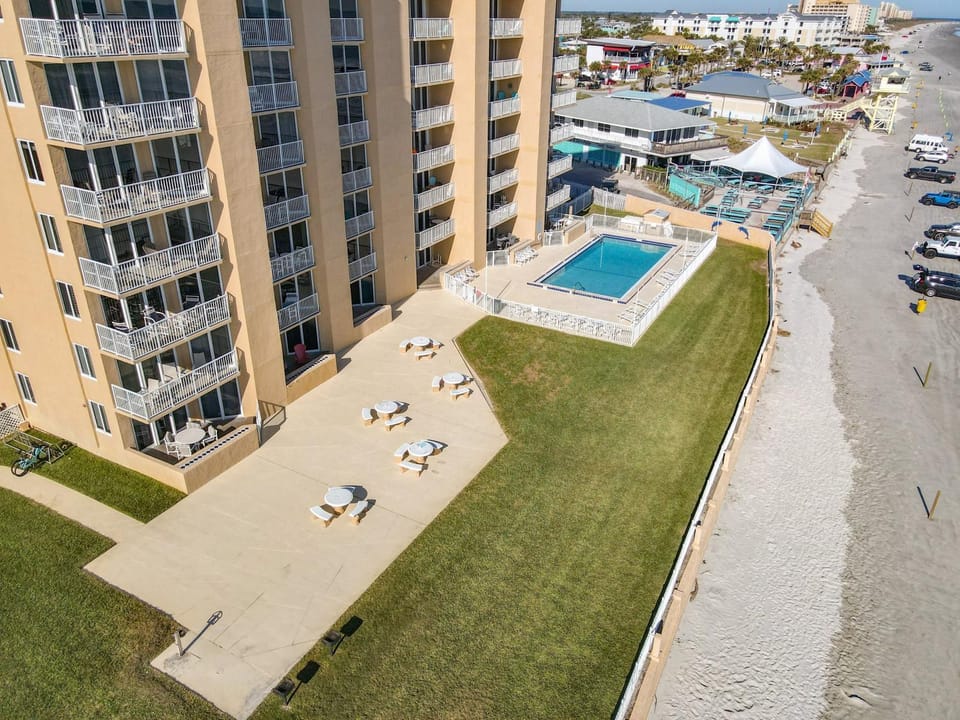 Property building, Day, Bird's eye view, Swimming pool
