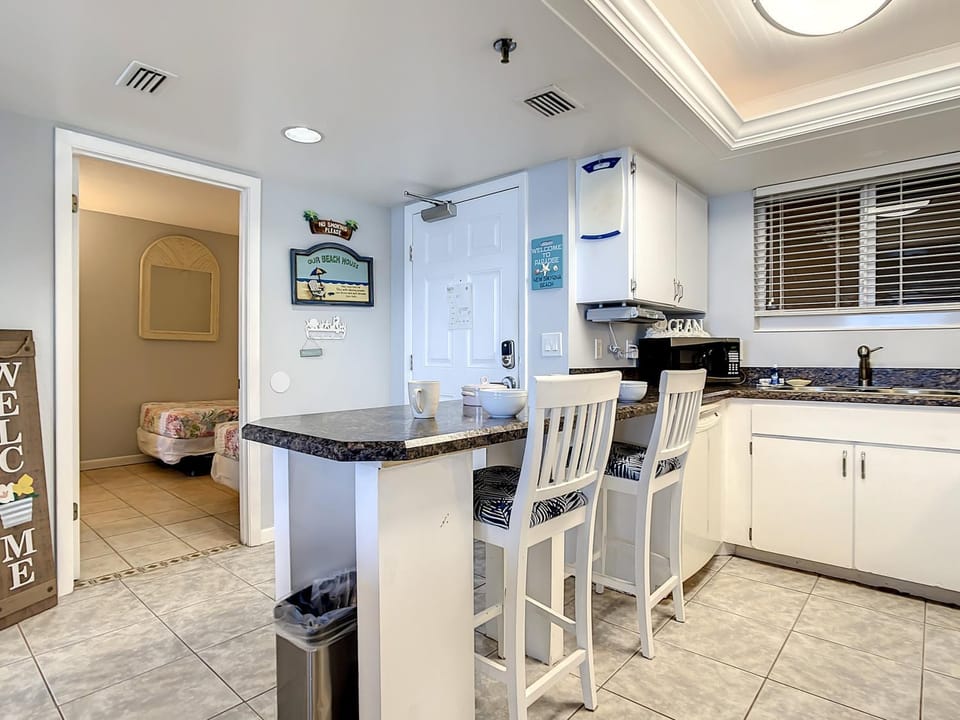 Kitchen or kitchenette, kitchen