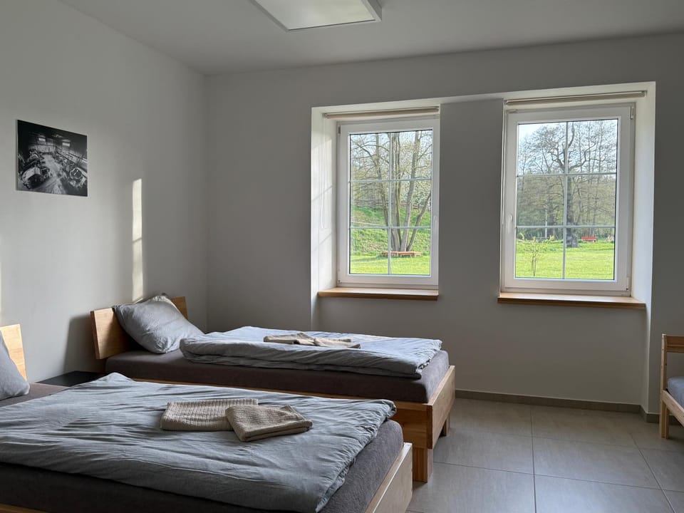 Bed, Photo of the whole room, towels