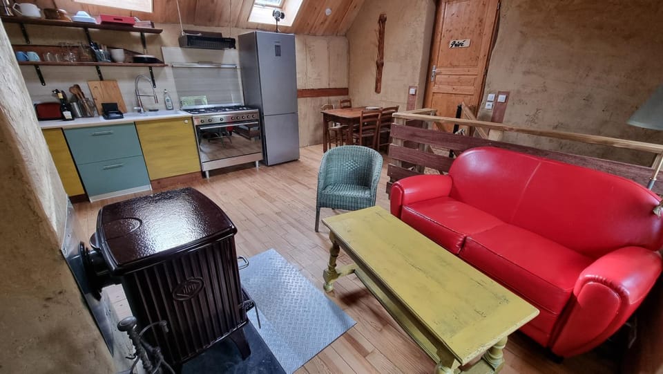 Kitchen or kitchenette, Living room, Dining area, fireplace, stove