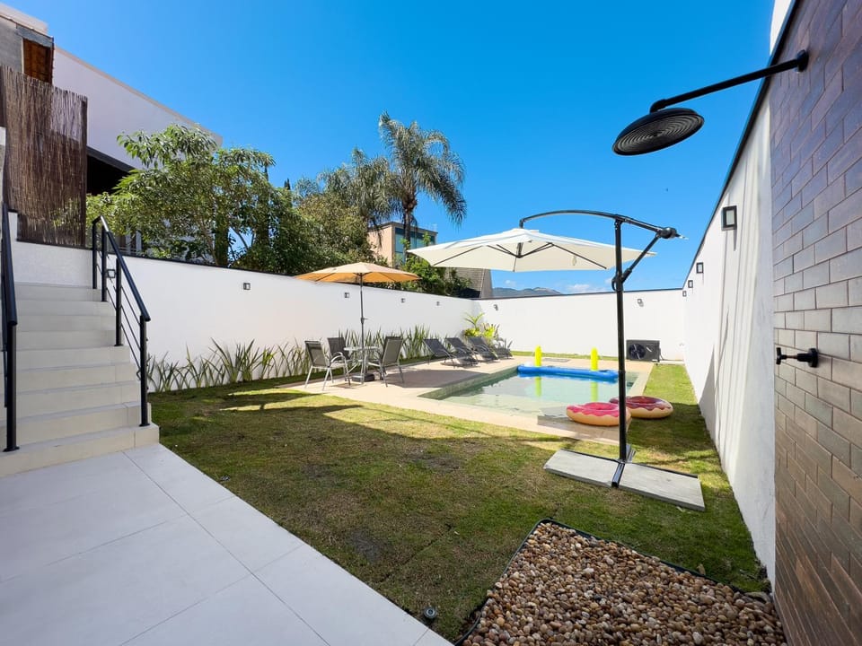 Garden, Garden, Garden view, Pool view, Swimming pool, Swimming pool, sunbed