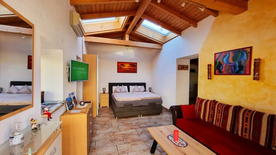 Living room, Photo of the whole room, Bedroom