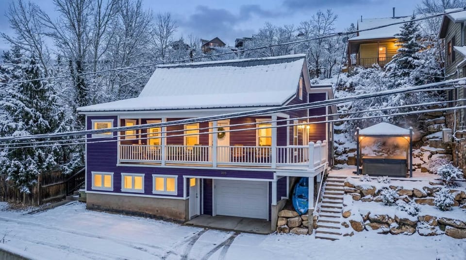 Park City Retreat Walk to Main plus Private Hot Tub House in Park City