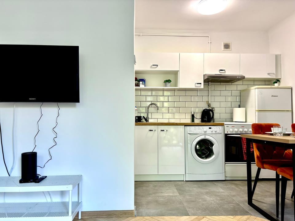 TV and multimedia, Kitchen or kitchenette, Dining area, oven, washing machine
