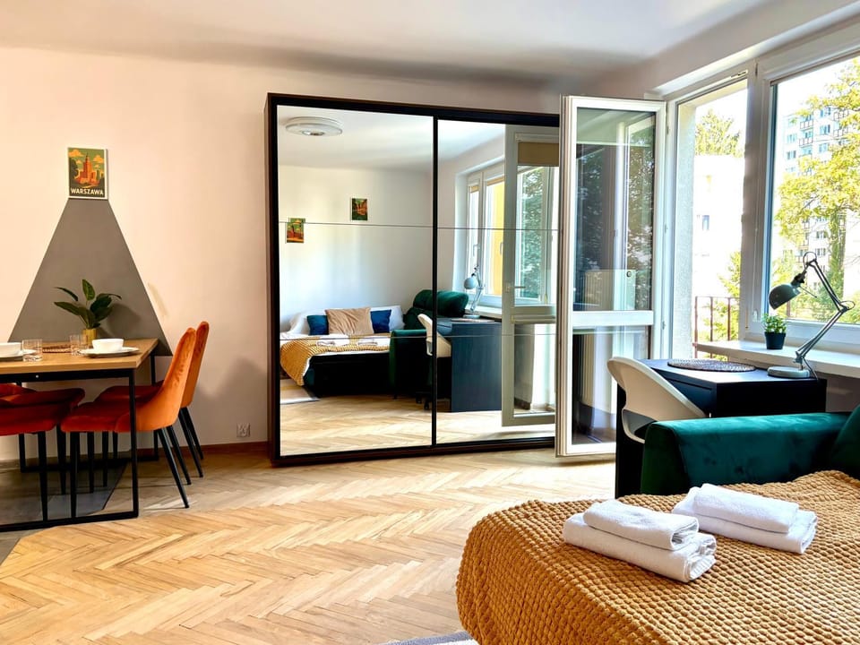Bed, Living room, Photo of the whole room, Seating area, towels