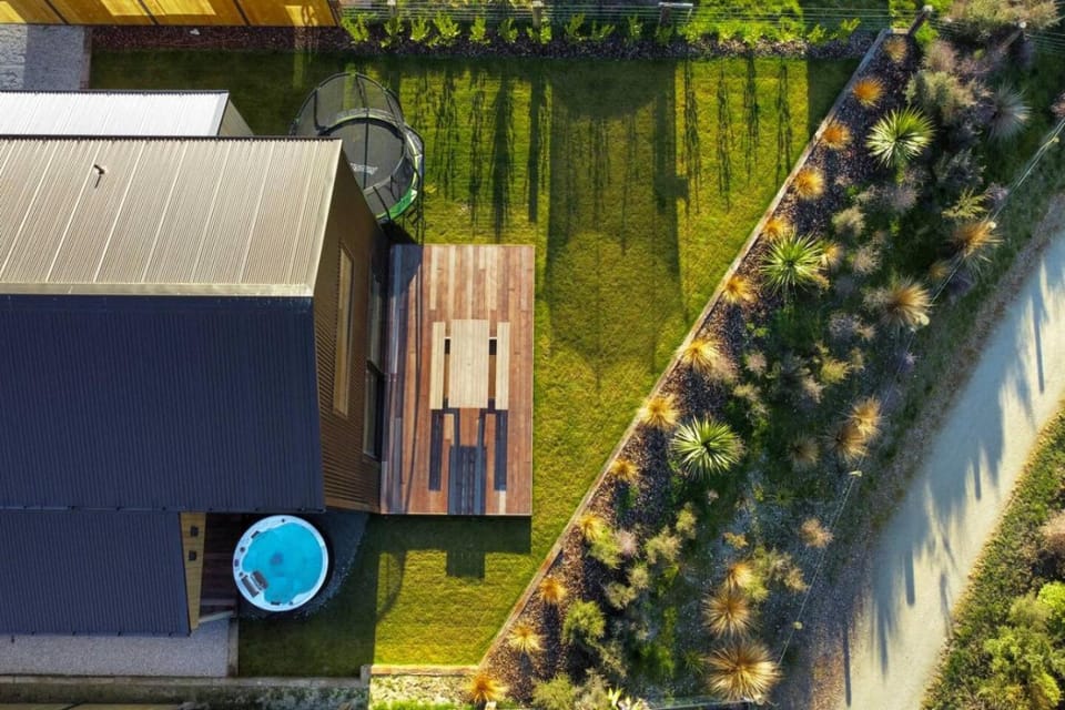 Property building, Garden, Garden, Hot Tub, Garden view