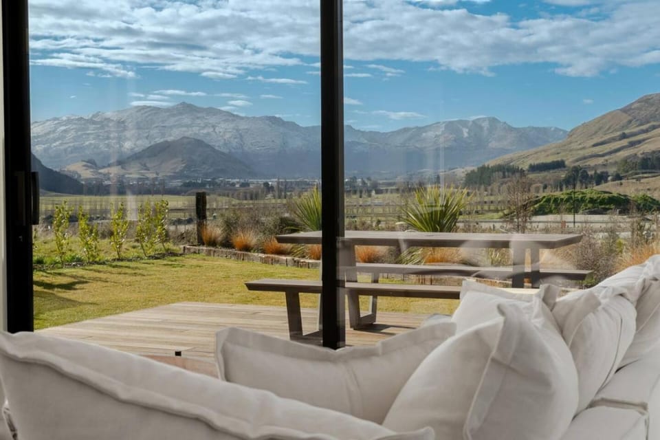 Living room, Seating area, Mountain view