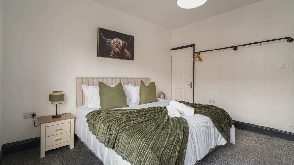 Cozy Sheffield Retreat 3BR, 2BA, Parking & WiFi Apartment in Sheffield