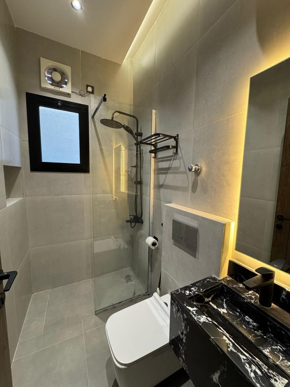 Shower, Toilet, Bathroom, towels
