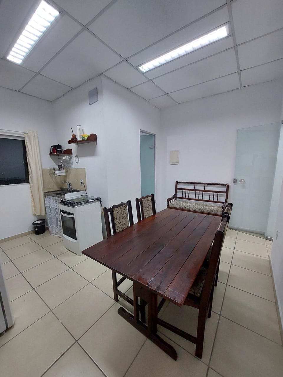 Kitchen or kitchenette, Dining area, oven, stove