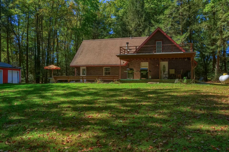 Pet Friendly Wi-Fi Firepit TV House in Allegheny River