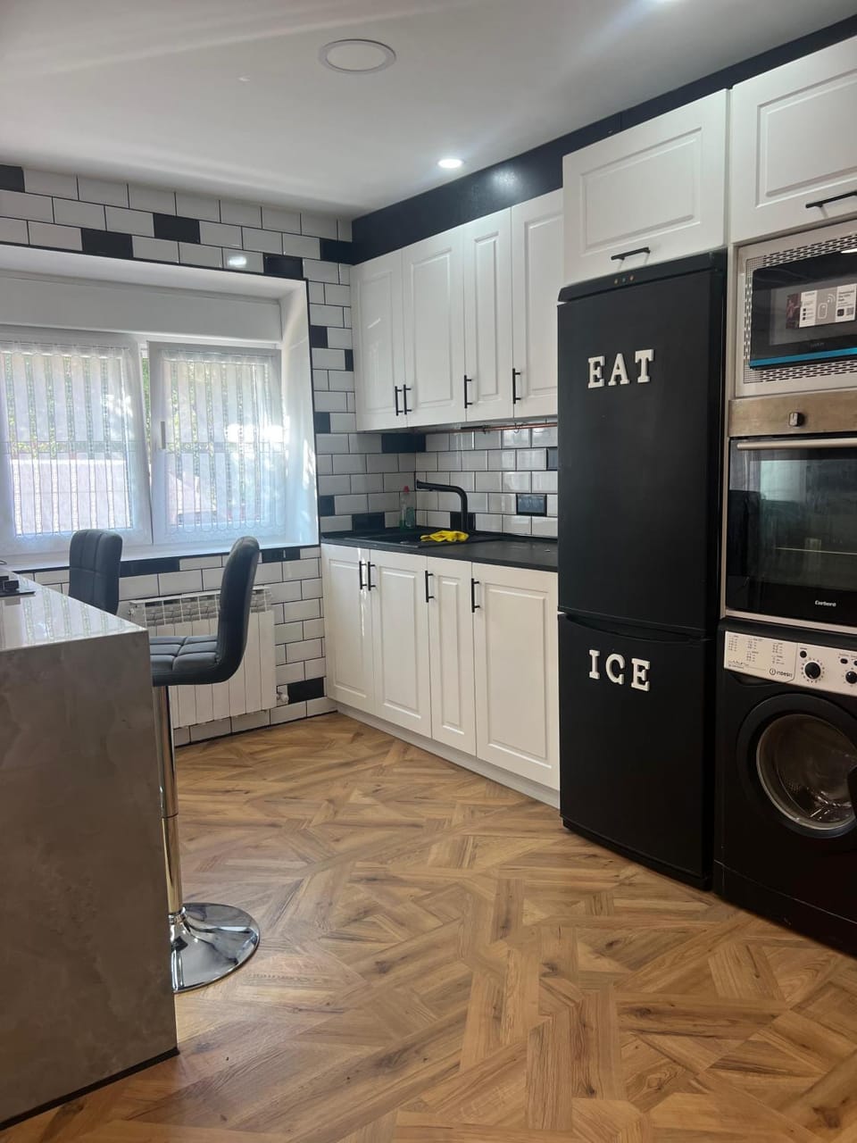 Kitchen or kitchenette, oven, toaster