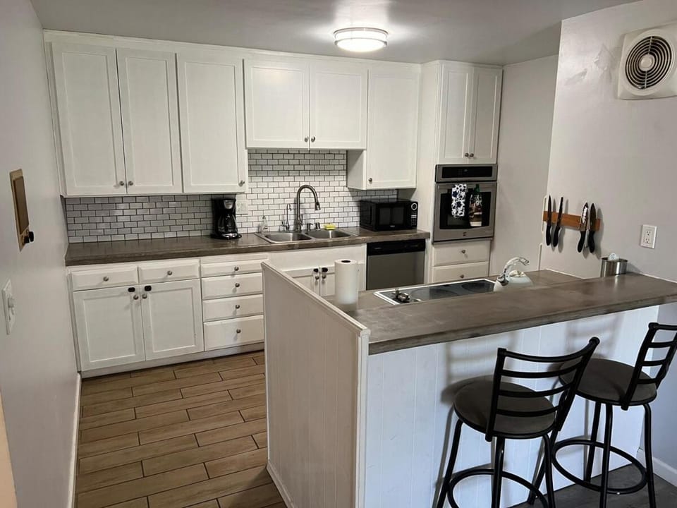 Sunny Condo Steps from Sand Apartment in Point Loma