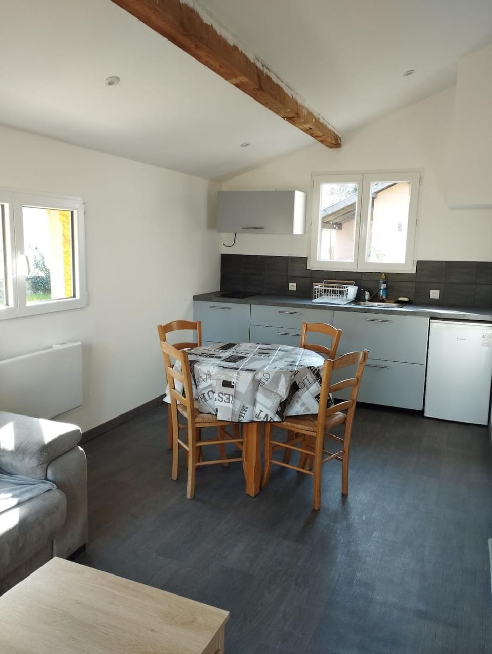Kitchen or kitchenette, Dining area, stove