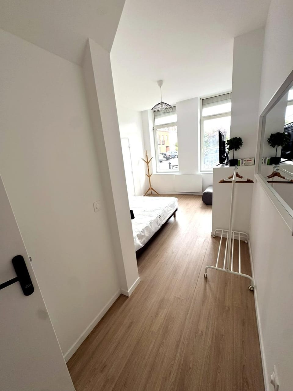Photo of the whole room, Bedroom