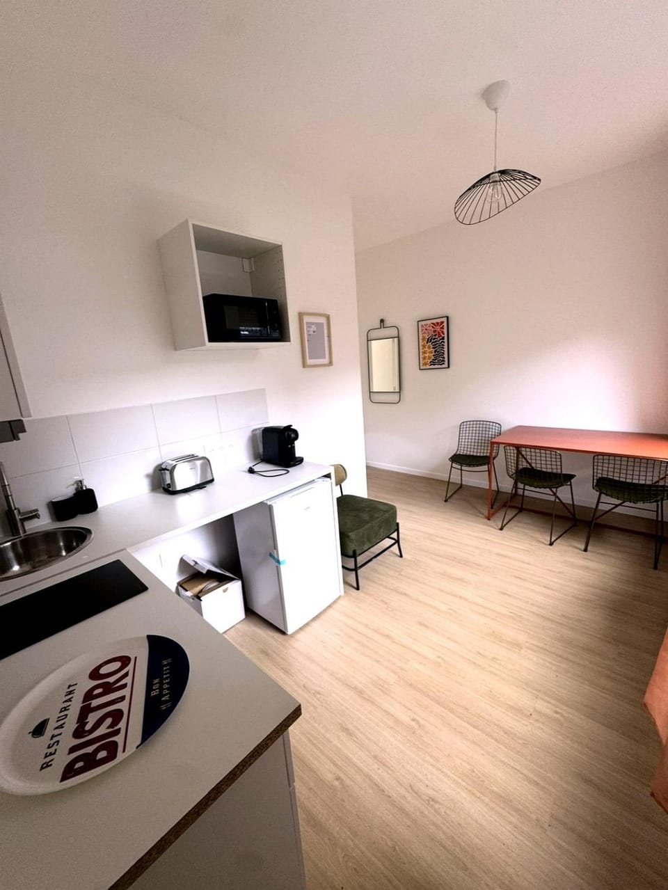 Kitchen or kitchenette, Dining area