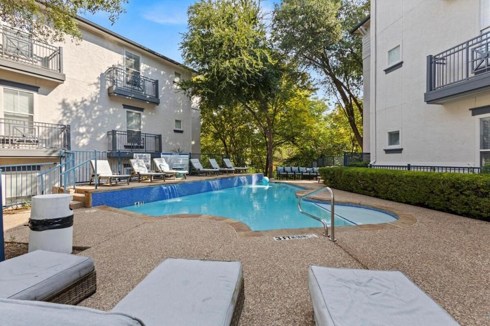 Bold & Bright Uptown Pad With Pool Apartment in Dallas