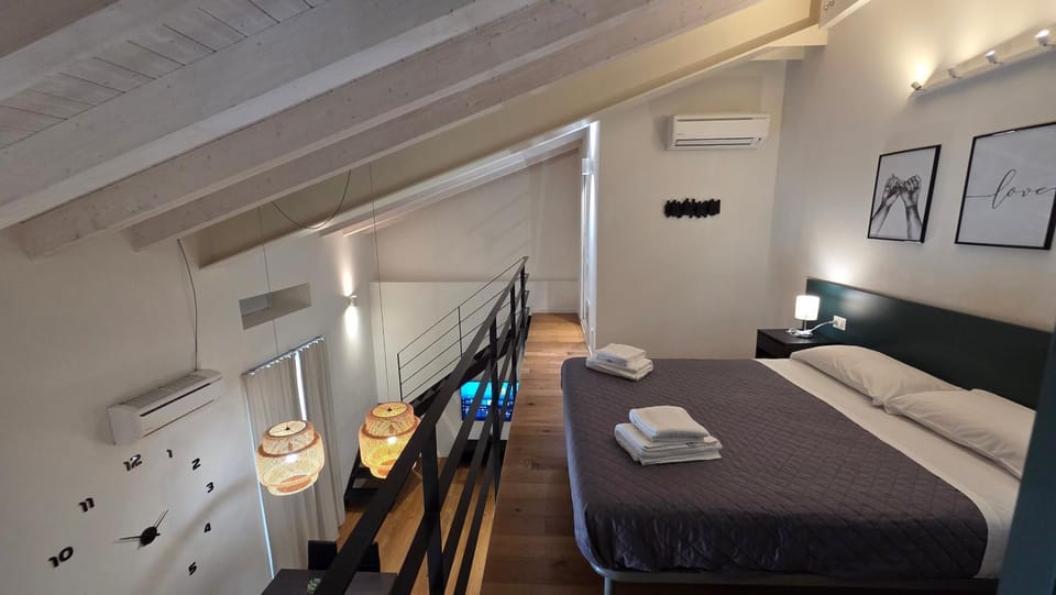 Bed, TV and multimedia, Living room, Photo of the whole room, Seating area, Bedroom, hair dresser, towels, air conditioner
