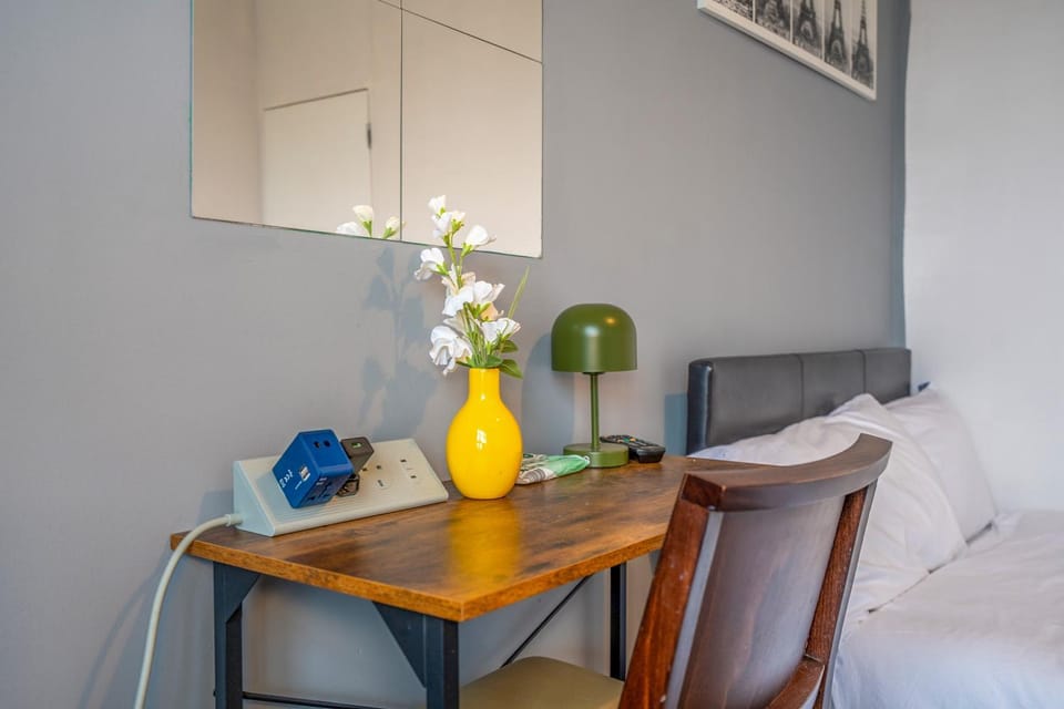 Seating area, Bedroom