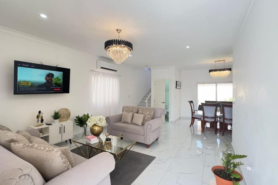 TV and multimedia, Living room, Seating area, Dining area