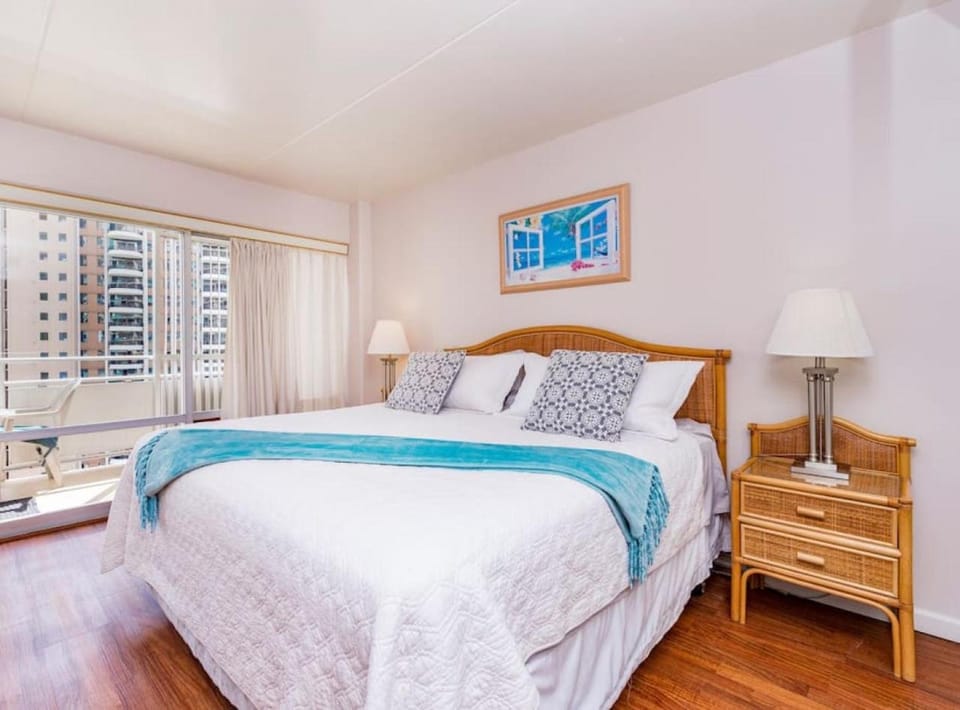 1438 Ilikai collection 8- Beach Views and great value Apartment in Honolulu