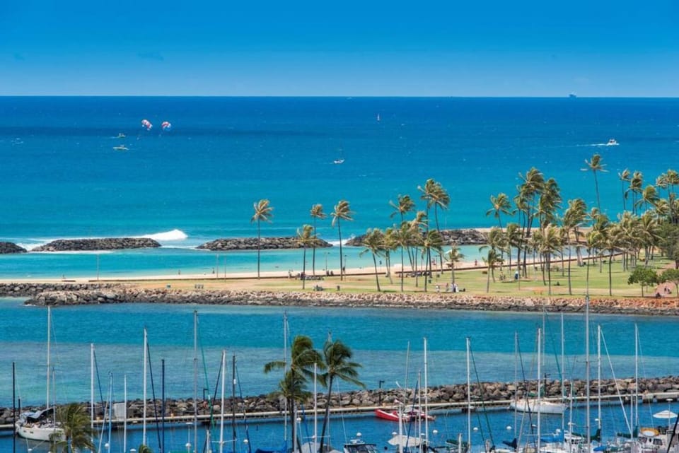 1341- Ilikai Collection 7- Gorgeous Sunset and Beachfront Condo Apartment in Honolulu