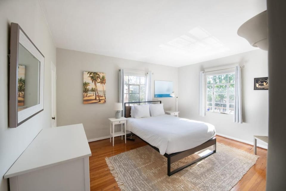 The Marlowe Terrace Suite - Vintage Luxury at the Beach - Hotel Amenities Apartment in Santa Barbara