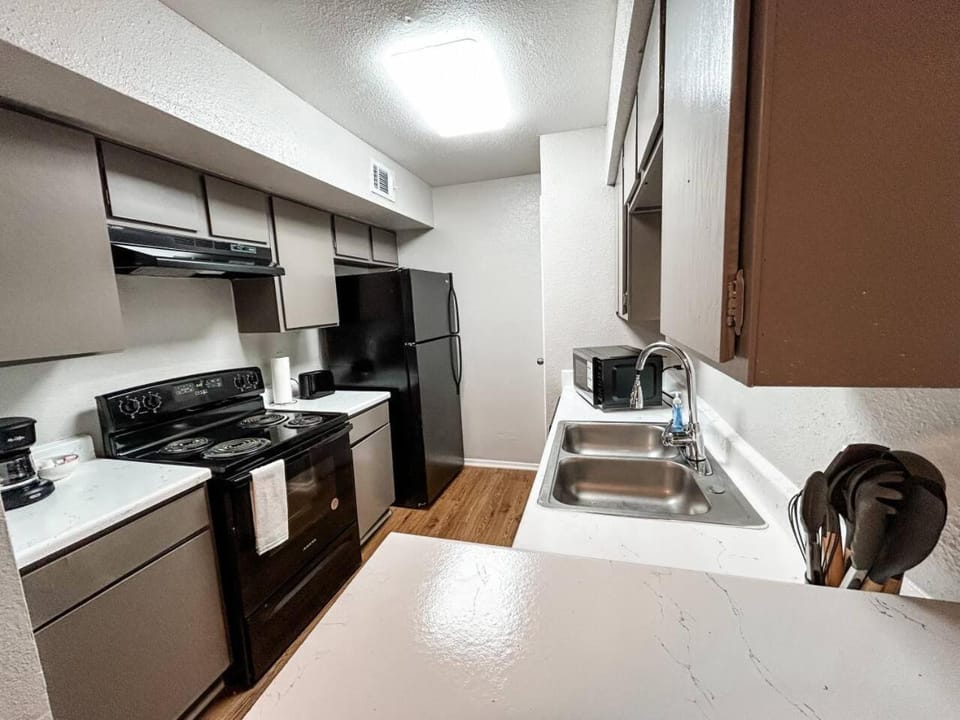 Bright and Spacious Townhome Near Parks and Dining House in Addicks