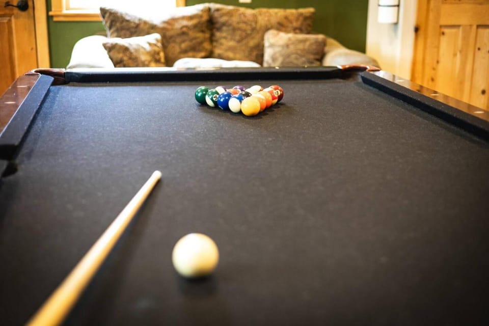 TaHaus Hot Tub Pool Table Dog Friendly House in South Lake Tahoe