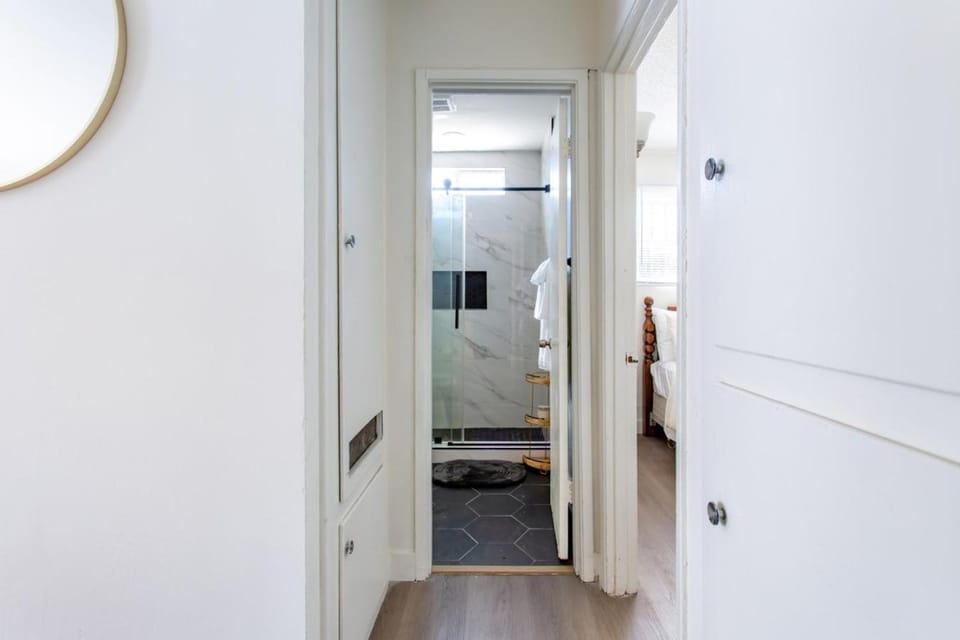 Stylish2BR Patio BBQ Parking Downtown LA House in Westmont