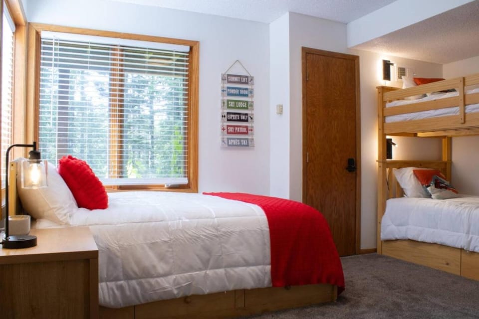 Escape to “Shared Summit” on Minnesota’s North Shore House in Lutsen