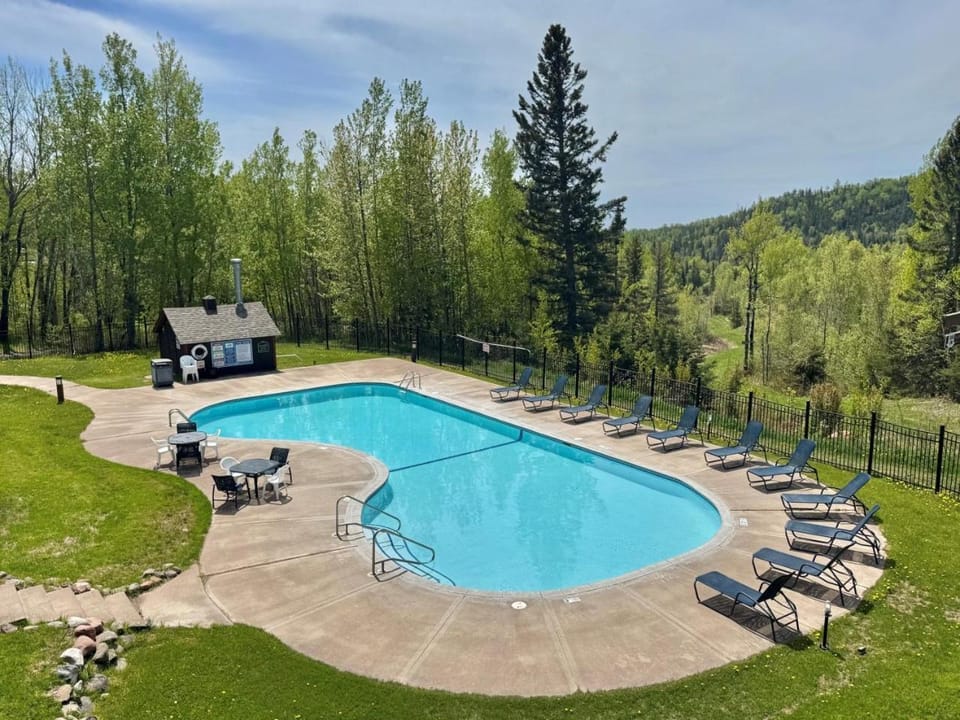 Escape to “Shared Summit” on Minnesota’s North Shore House in Lutsen