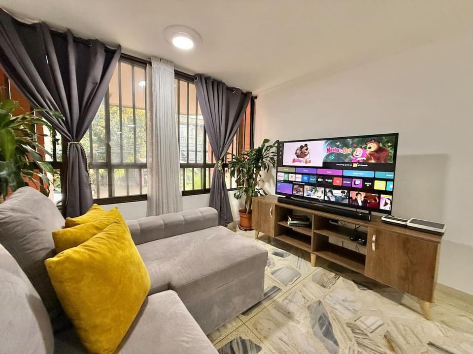 TV and multimedia, Living room, Evening entertainment