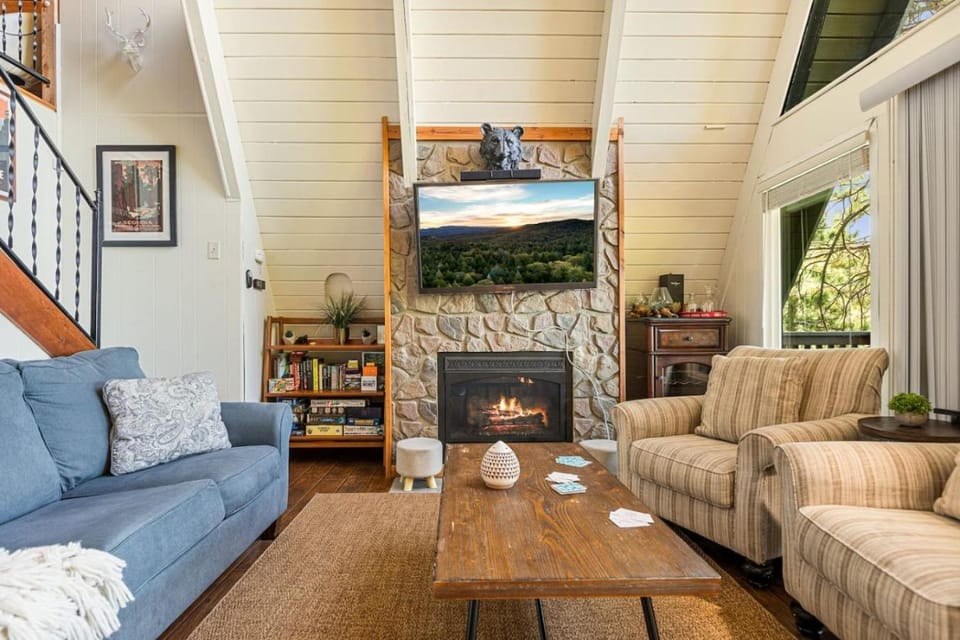 Casa Huntsted A-Frame Cabin near Snow Valley Cabin in Running Springs