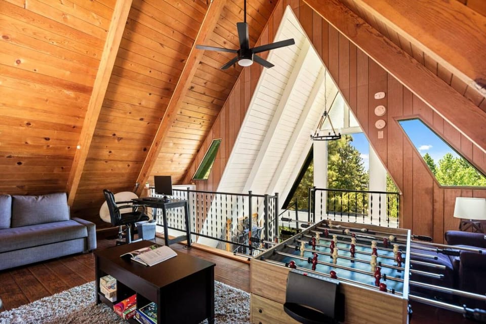 Casa Huntsted A-Frame Cabin near Snow Valley Cabin in Running Springs