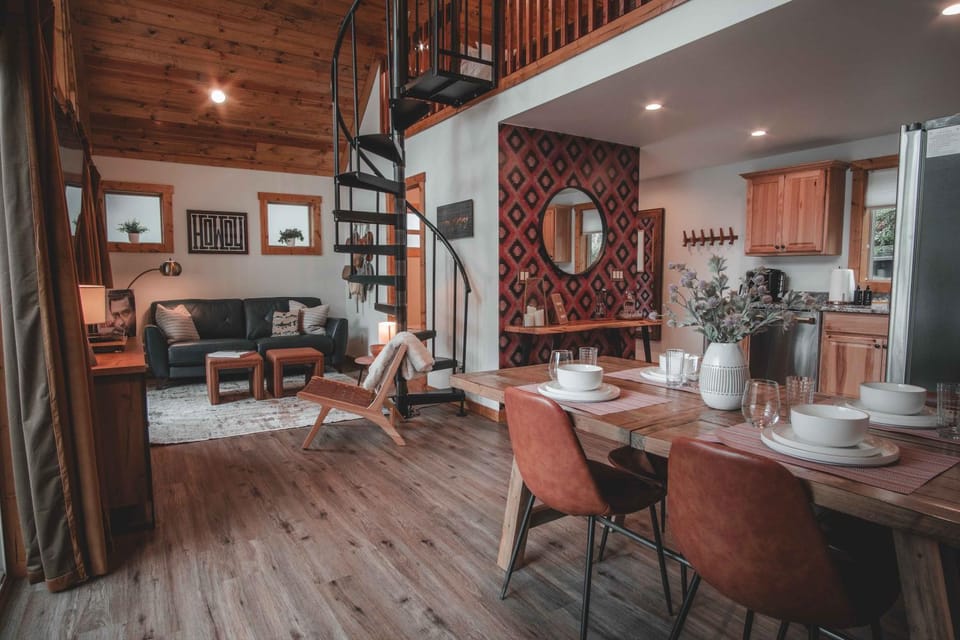 Kitchen or kitchenette, Living room, Seating area, Dining area