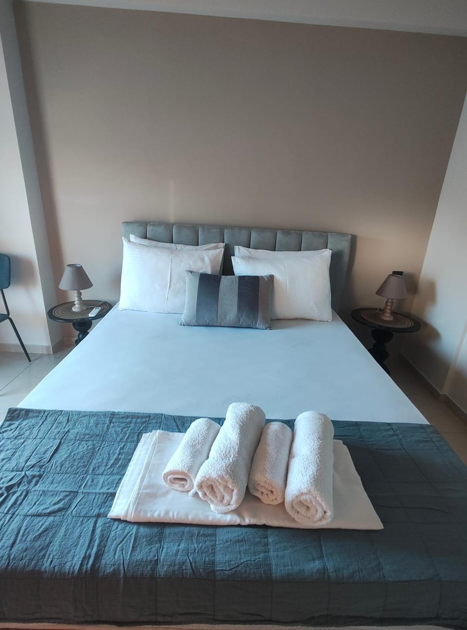 Bed, Photo of the whole room, Bedroom, towels