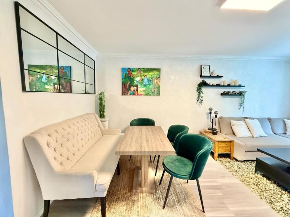 Living room, Seating area, Dining area