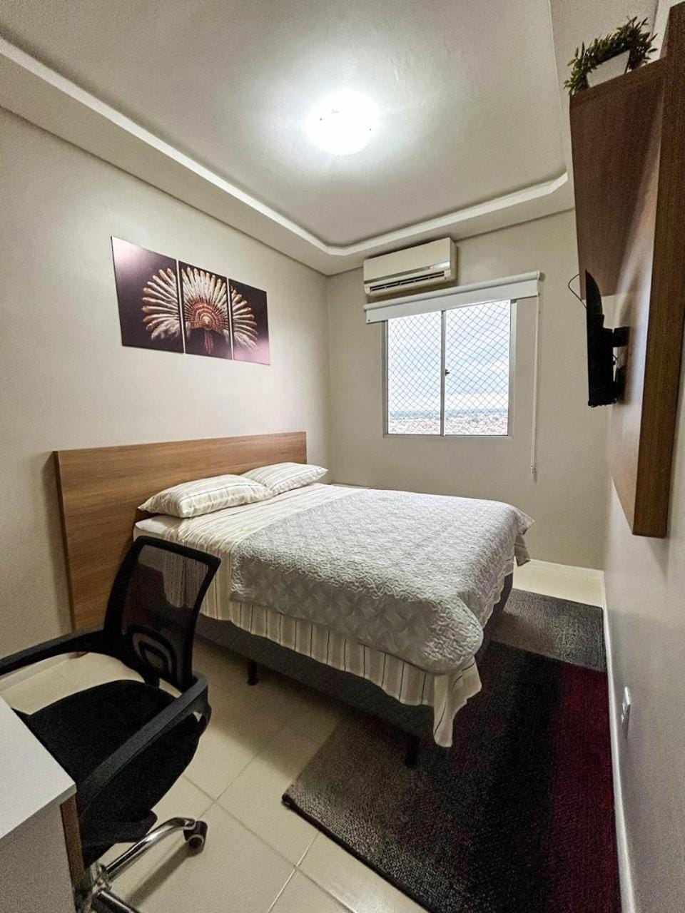 Photo of the whole room, air conditioner