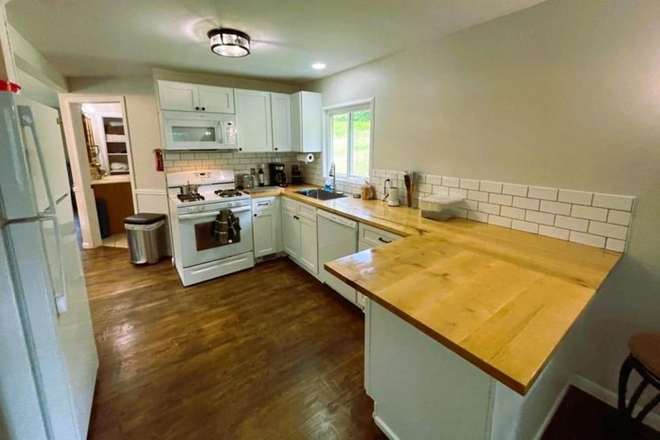 Kitchen or kitchenette, dishwasher, oven, stove, toaster