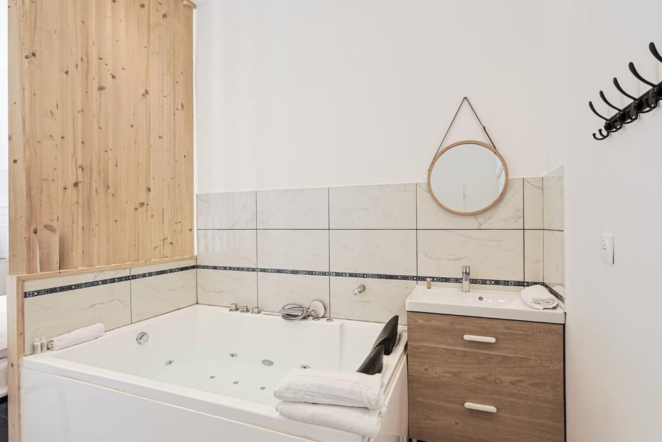 Hot Tub, Bathroom, towels